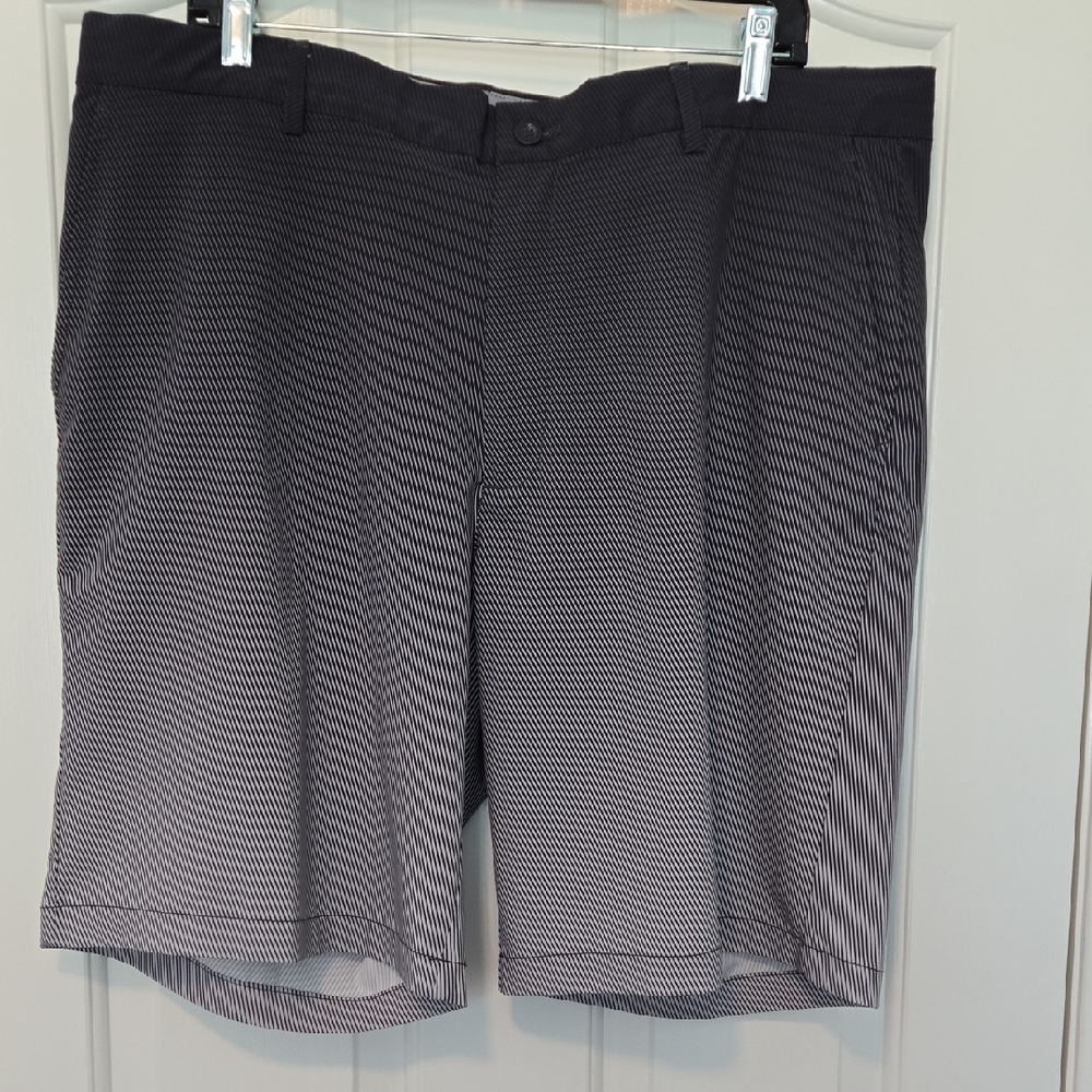 Greg Norman Attack Life Men's Black and Gray Pinstriped Shorts Sz 38